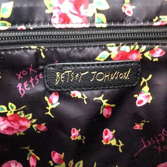 Betsey Johnson Pink Quilted Heart Bow Tote Bag - Picture 3 of 13